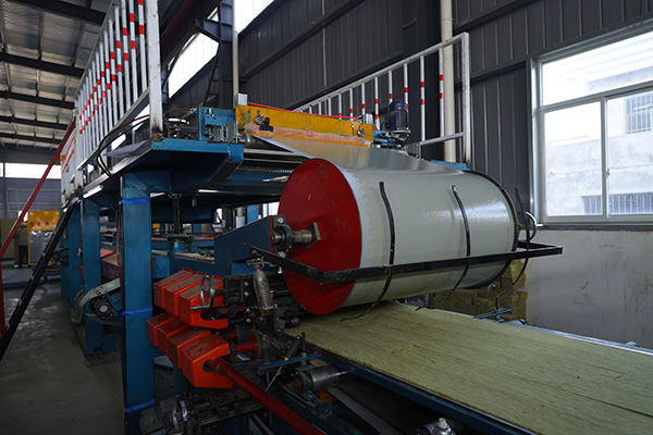YXF-Multifunctional metal sandwindwich panels line2